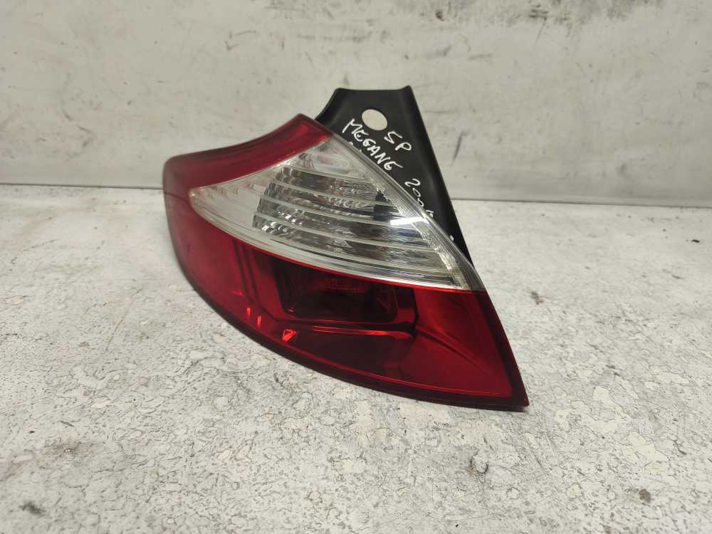 FEU ARRIERE GAUCHE RENAULT - Vue 1